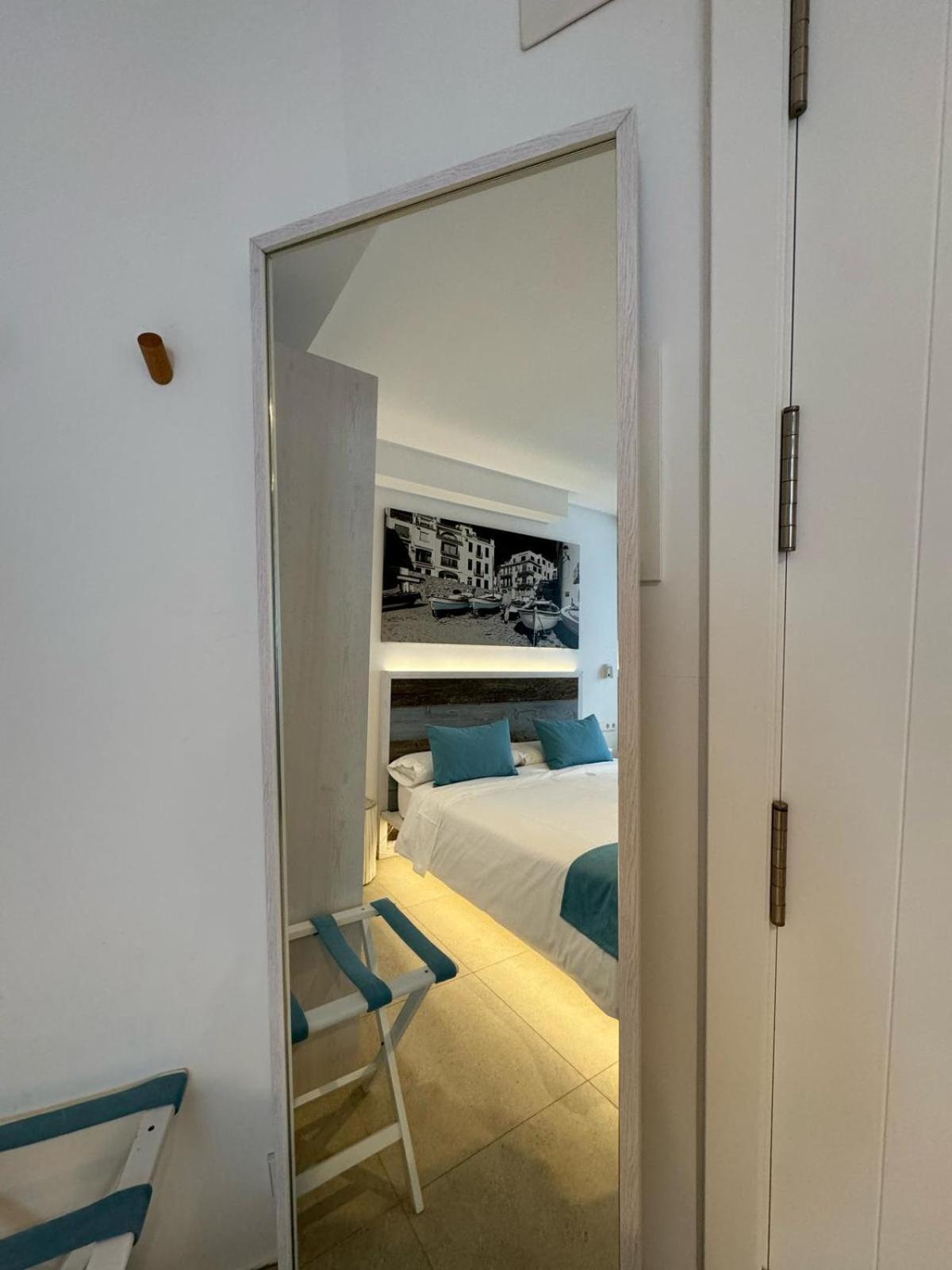 Hotel Boutique Es Blau Cadaques Bagian luar foto
